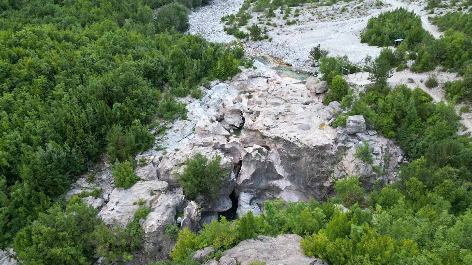 فندق Bujtina Shpjia E Gjyshit Nderlysaj