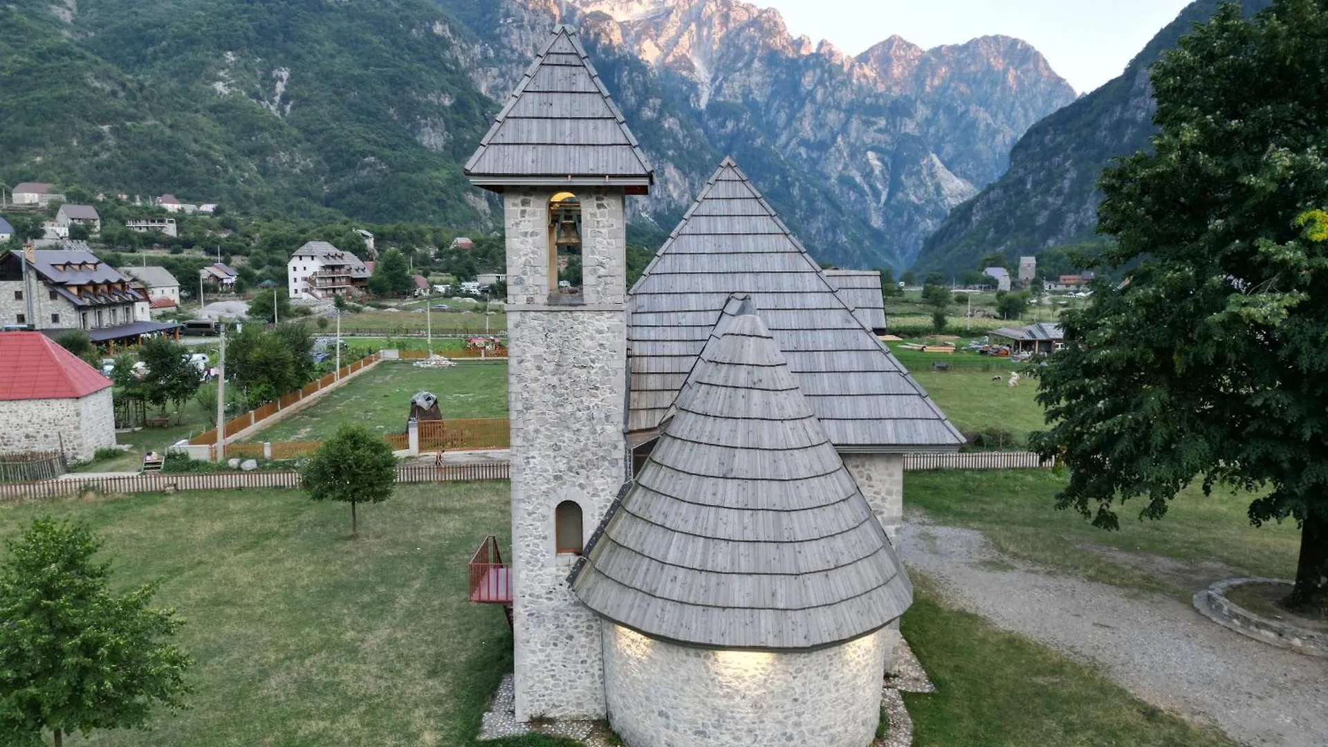 فندق Bujtina Shpjia E Gjyshit Nderlysaj