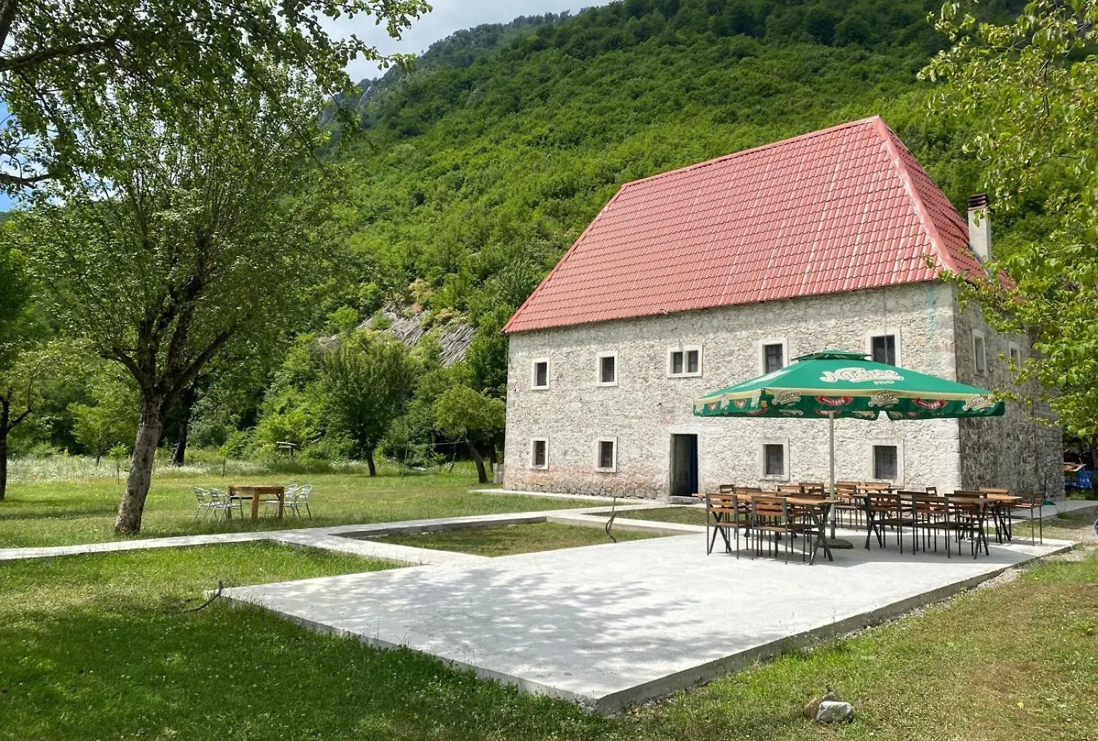 فندق Bujtina Shpjia E Gjyshit Nderlysaj